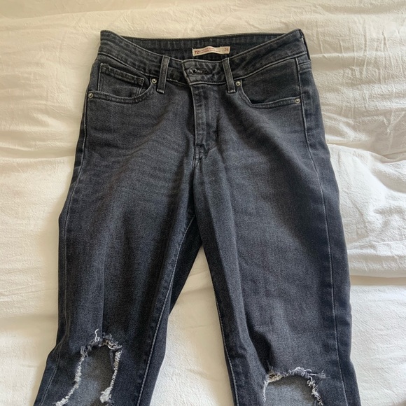 Levi’s 721 HighWaisted Jeans (Grey/Black w/ rips) - Picture 5 of 12